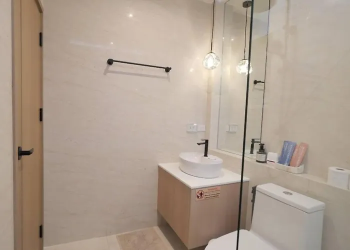 Mali Townhome Near Bts Asok & Terminal 21 別荘 バンコク都